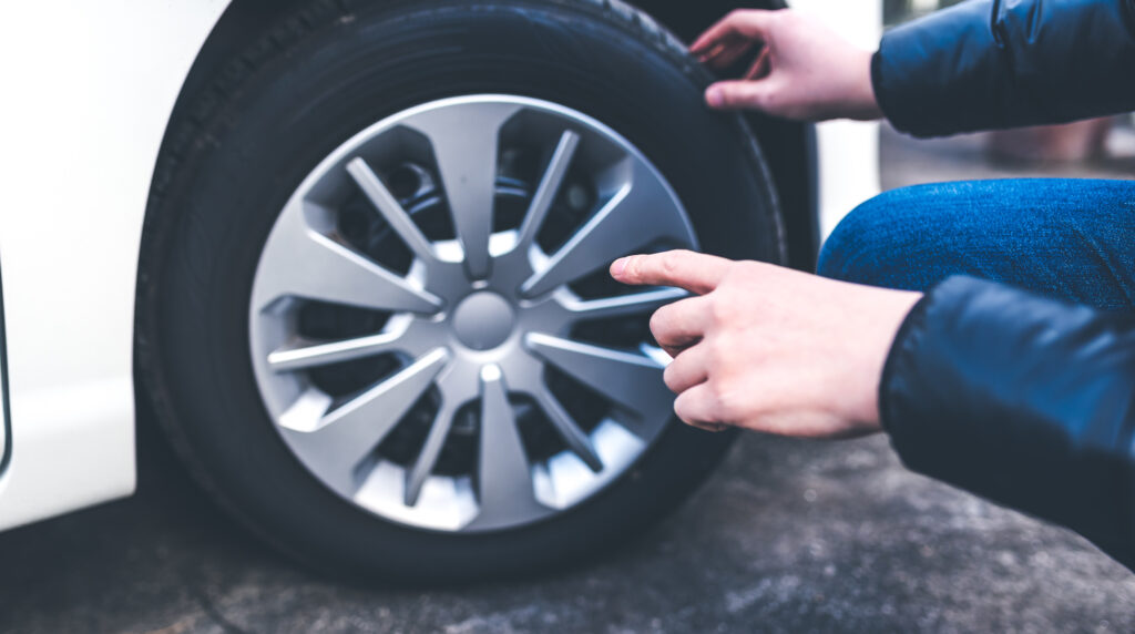 タイヤと溝チェック