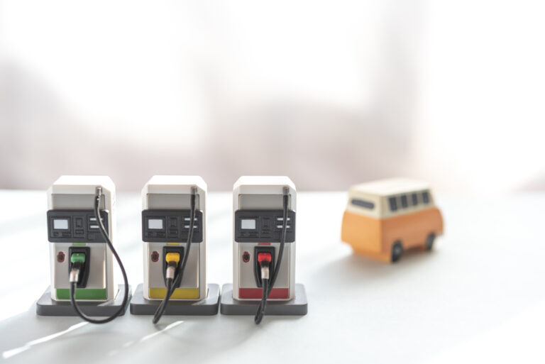 ガソリンスタンドと車